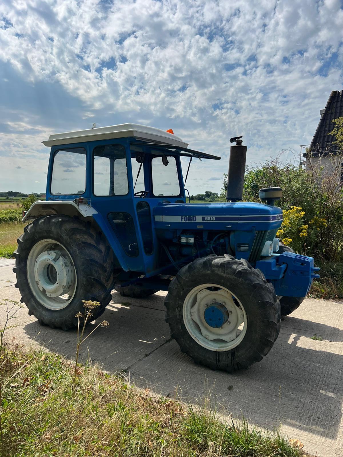 Ford Blue Tractor Paint, Quart -- 118566